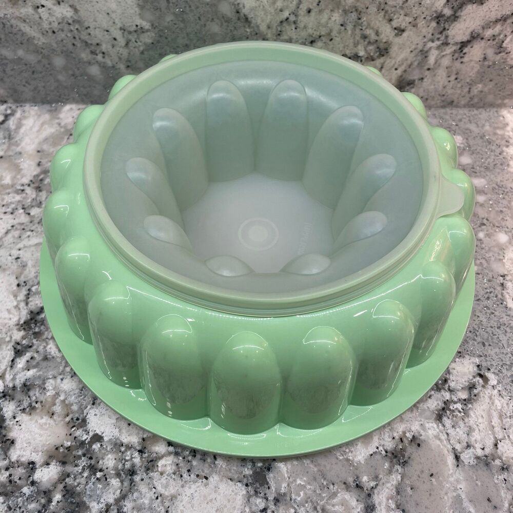 Vintage Tupperware Mint Green Jel N Serve Jello Mold Set Removable Center 1665
